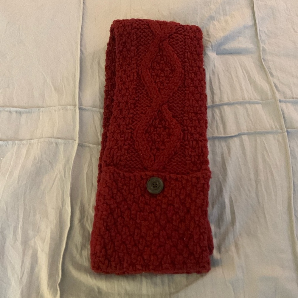Abercrombie & Fitch Burgundy Cable Knit Button Scarf – Gently Used